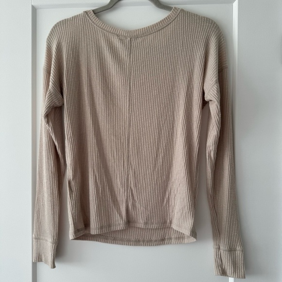 Abercrombie & Fitch Women’s Long-Sleeve Slouch Tee size XS - Picture 6 of 6